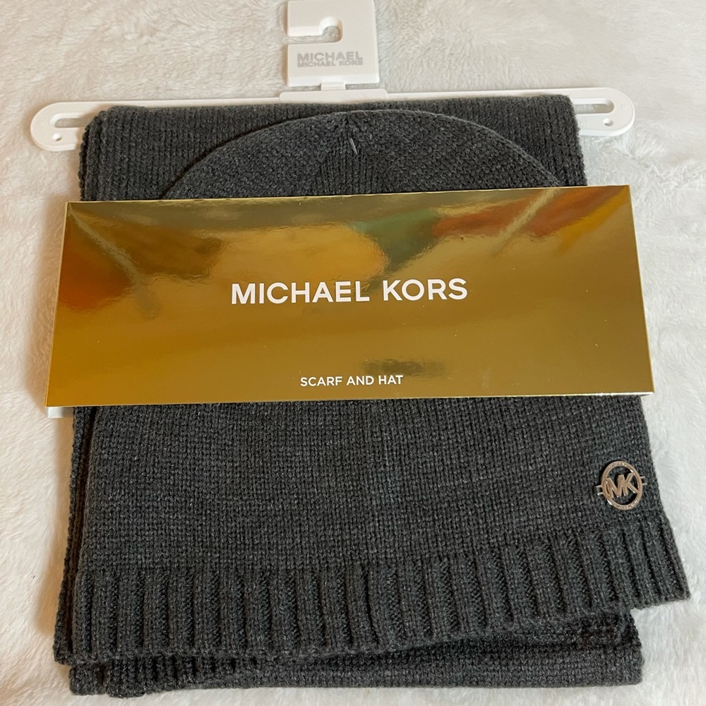 Michael Kors Hat/Scarf Set